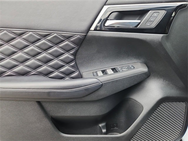 2023 Mitsubishi Outlander Base