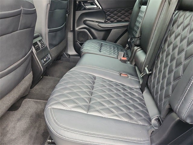 2023 Mitsubishi Outlander Base