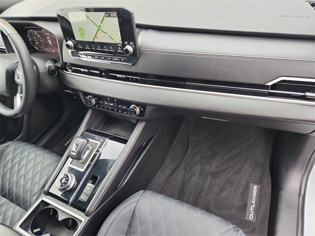 2023 Mitsubishi Outlander Base