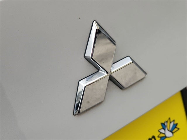 2023 Mitsubishi Outlander Base