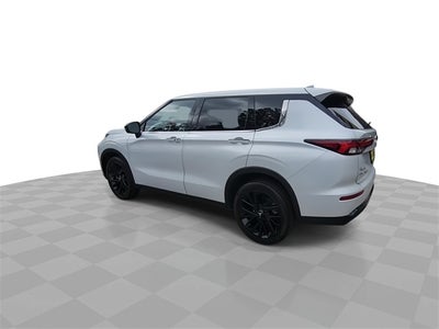 2023 Mitsubishi Outlander Base