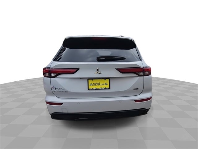 2023 Mitsubishi Outlander Base