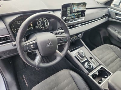 2024 Mitsubishi Outlander Base