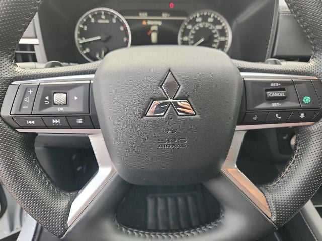 2024 Mitsubishi Outlander Base