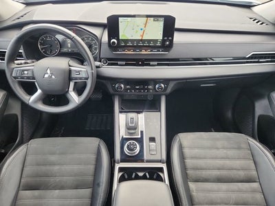 2024 Mitsubishi Outlander Base