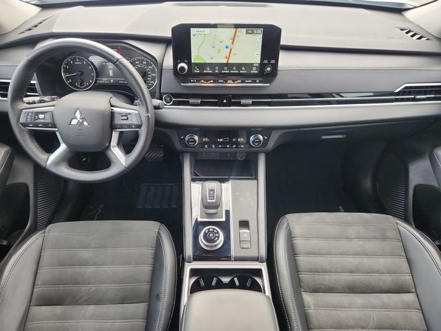 2024 Mitsubishi Outlander Base