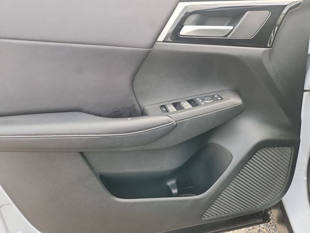 2024 Mitsubishi Outlander Base