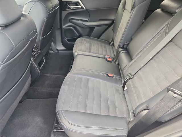 2024 Mitsubishi Outlander Base
