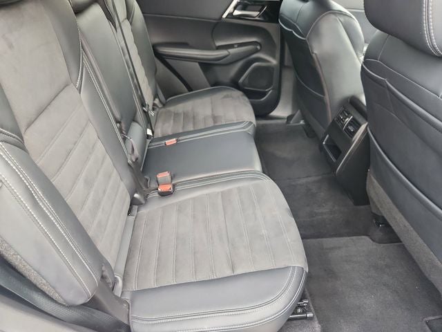 2024 Mitsubishi Outlander Base