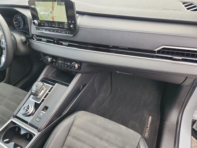 2024 Mitsubishi Outlander Base