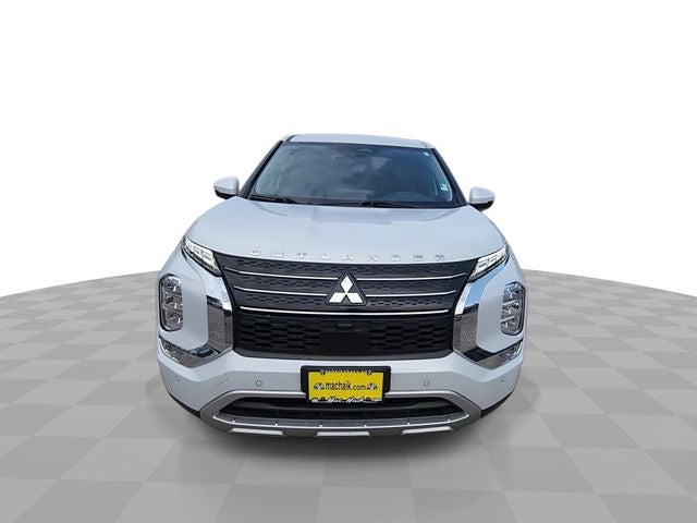 2024 Mitsubishi Outlander Base