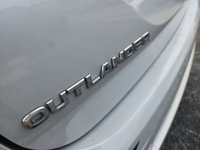 2024 Mitsubishi Outlander Base