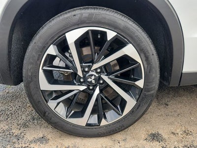 2024 Mitsubishi Outlander Base