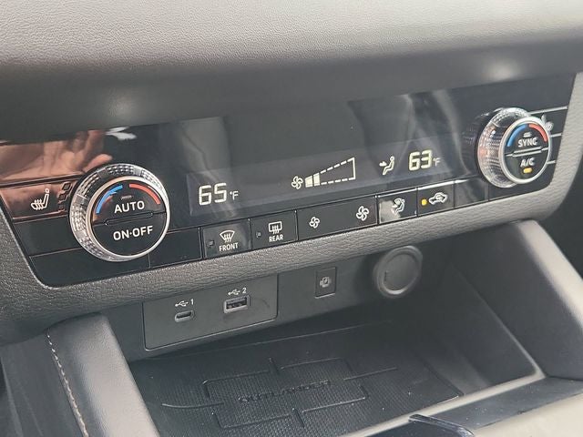 2024 Mitsubishi Outlander Base