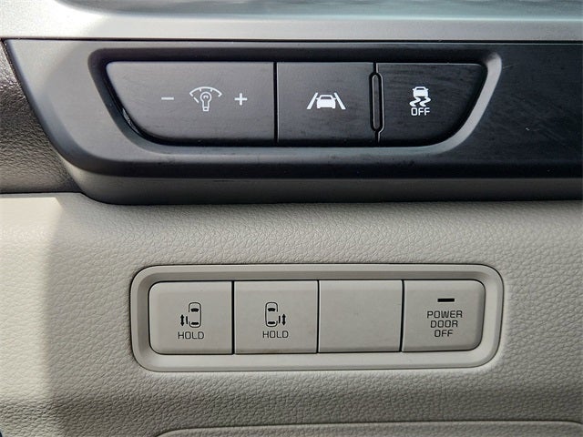 2023 Kia Carnival LX