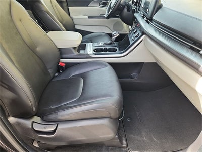 2023 Kia Carnival LX