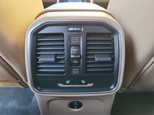 2022 Porsche Macan Base