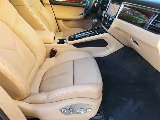 2022 Porsche Macan Base