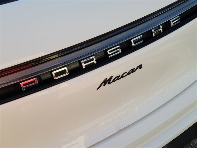 2022 Porsche Macan Base