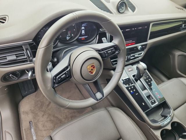 2022 Porsche Macan Base