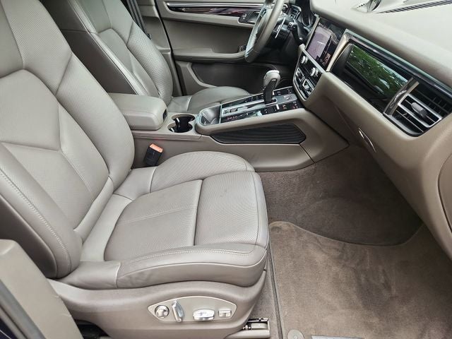 2022 Porsche Macan Base