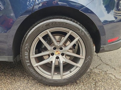 2022 Porsche Macan Base