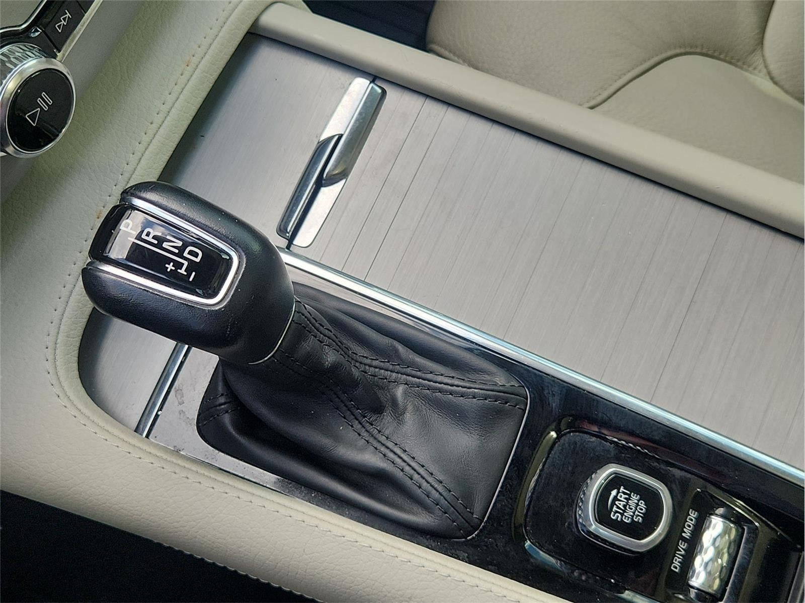 2021 Volvo XC90 Momentum
