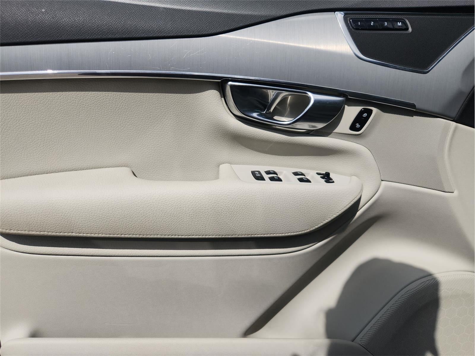 2021 Volvo XC90 Momentum