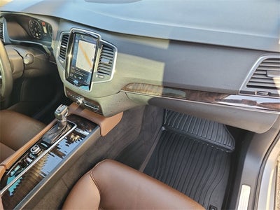 2019 Volvo XC90 T6 Momentum