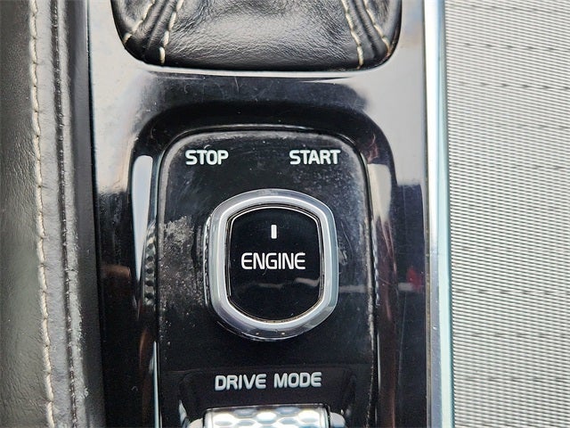 2016 Volvo XC90 T6 R-Design